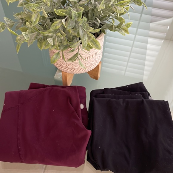 Yogalicious Lux sz S Leggings Bundle 2 pairs Cranberry Black EUC Buttery Soft - Picture 15 of 16